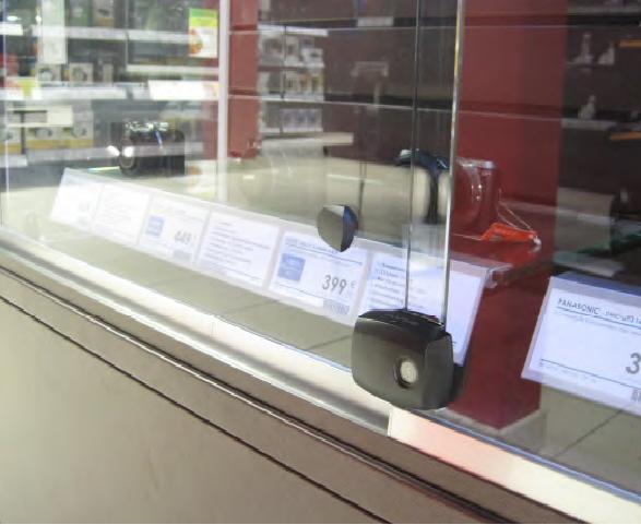 Защита стеклянных витрин магазина после установки inVue Cabinet Lock